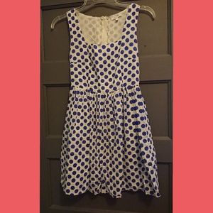 Polka dot dress with pockets!